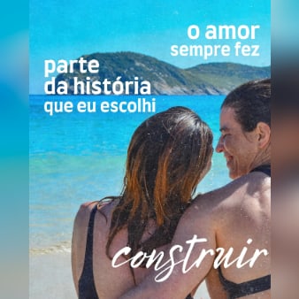 Publicação no Instagram com duas pessoas abraçadas diante do mar e o texto O amor sempre fez parte da história que eu escolhi